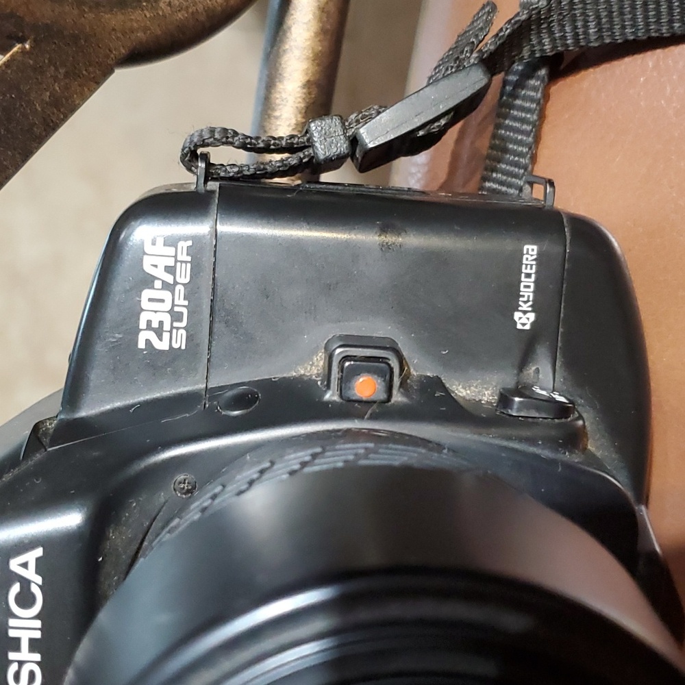 Yashica 230-AF 35mm Film Camera CS-240AF Flash Attachment Used Not Tested AS IS - Picture 4 of 7